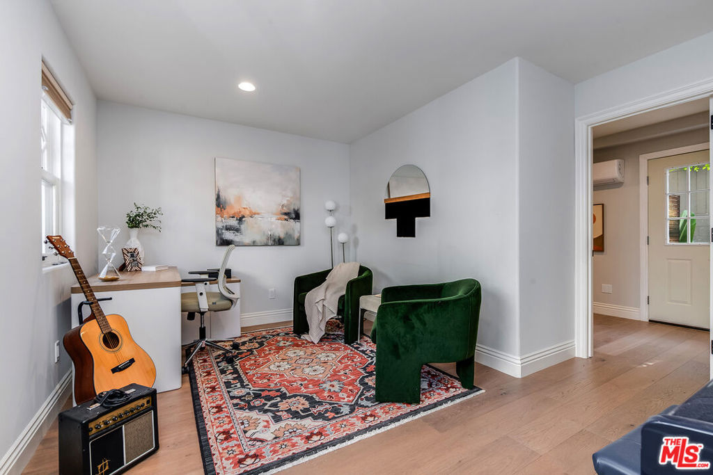 4359 Clybourn Avenue