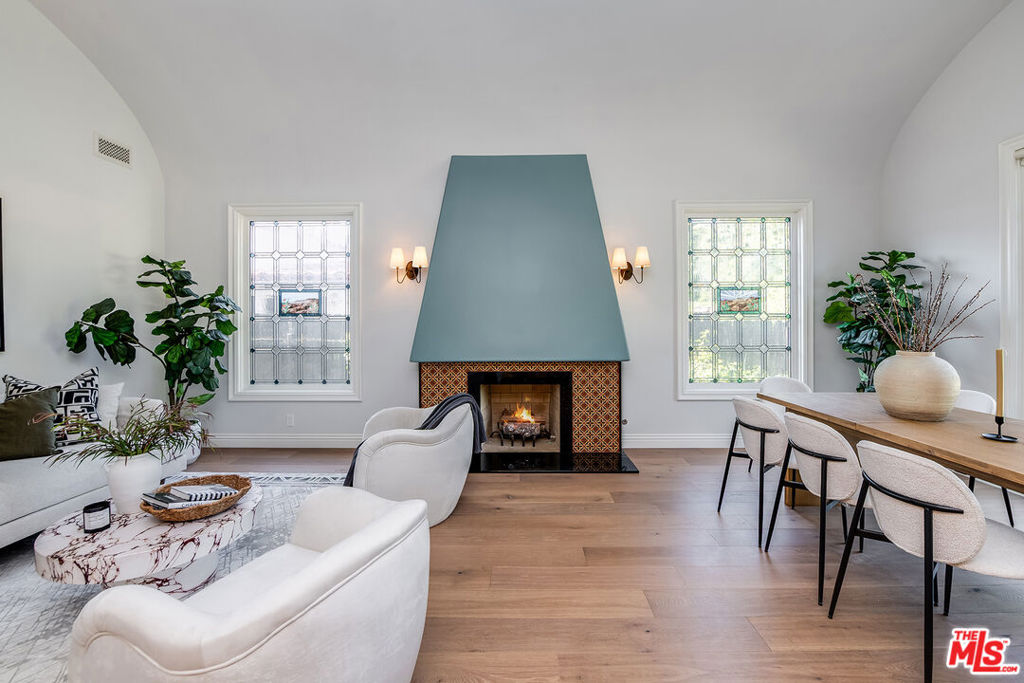 4359 Clybourn Avenue