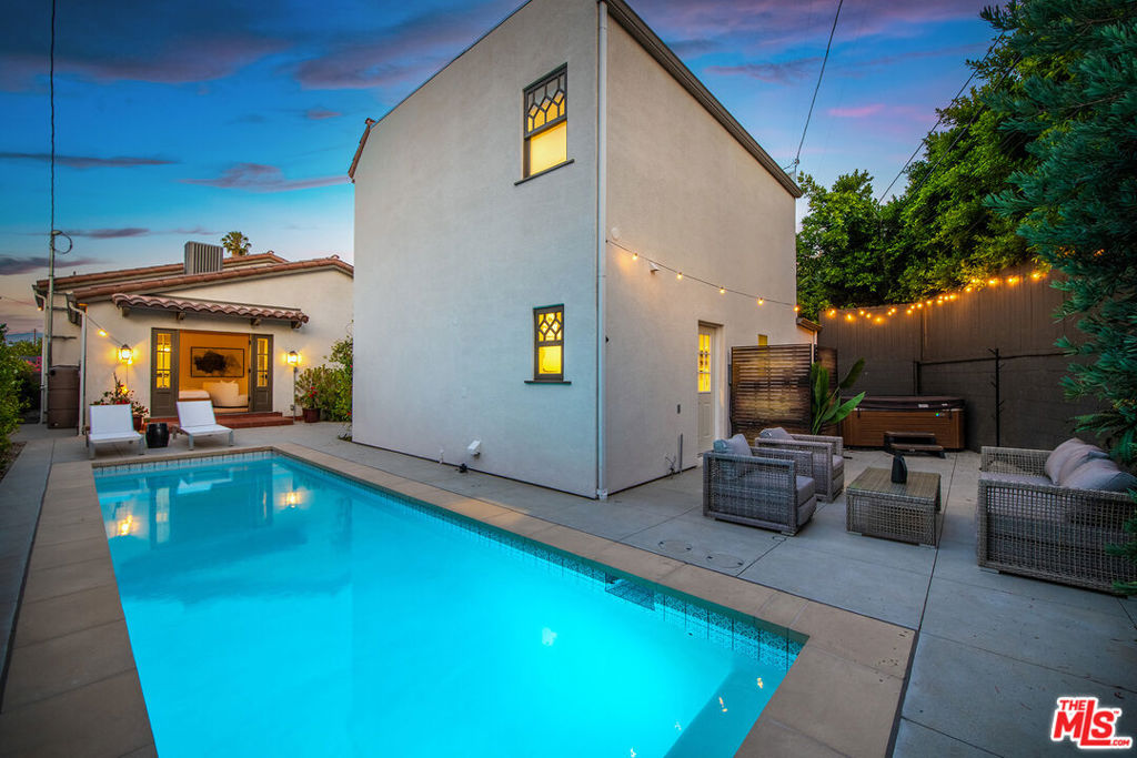 4359 Clybourn Avenue