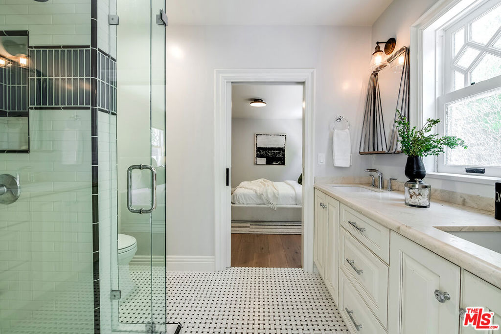 4359 Clybourn Avenue