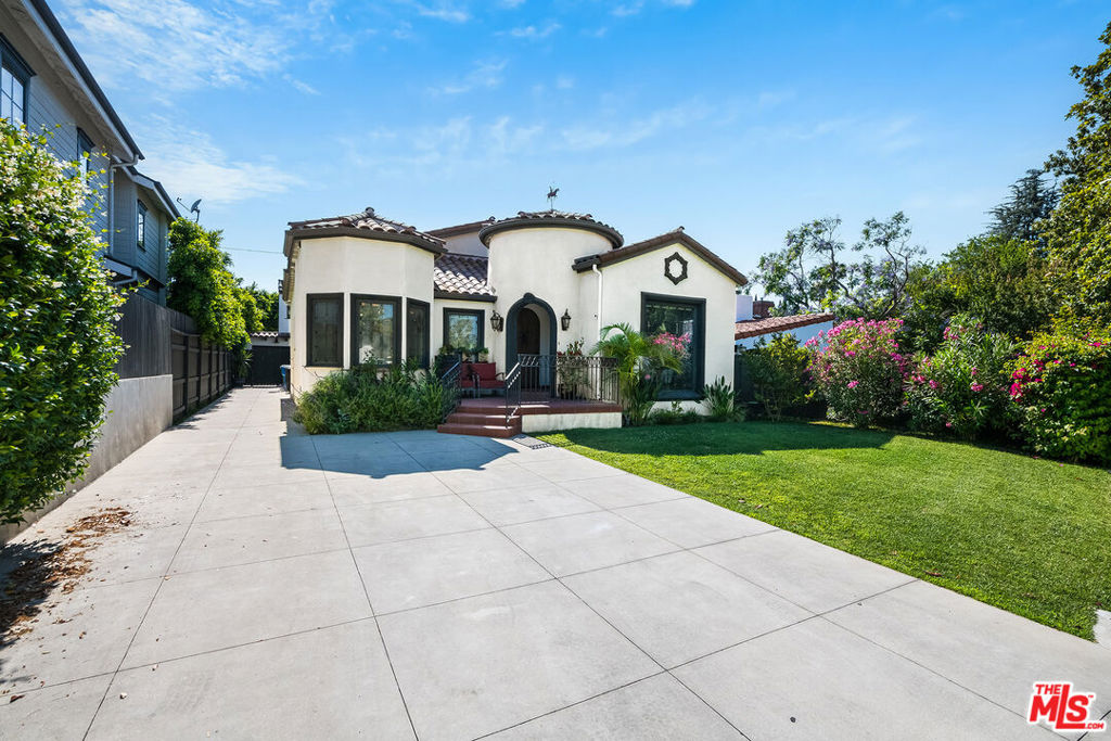 4359 Clybourn Avenue