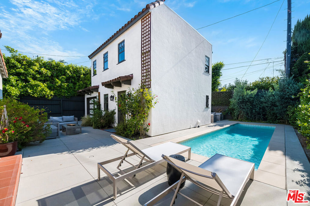 4359 Clybourn Avenue