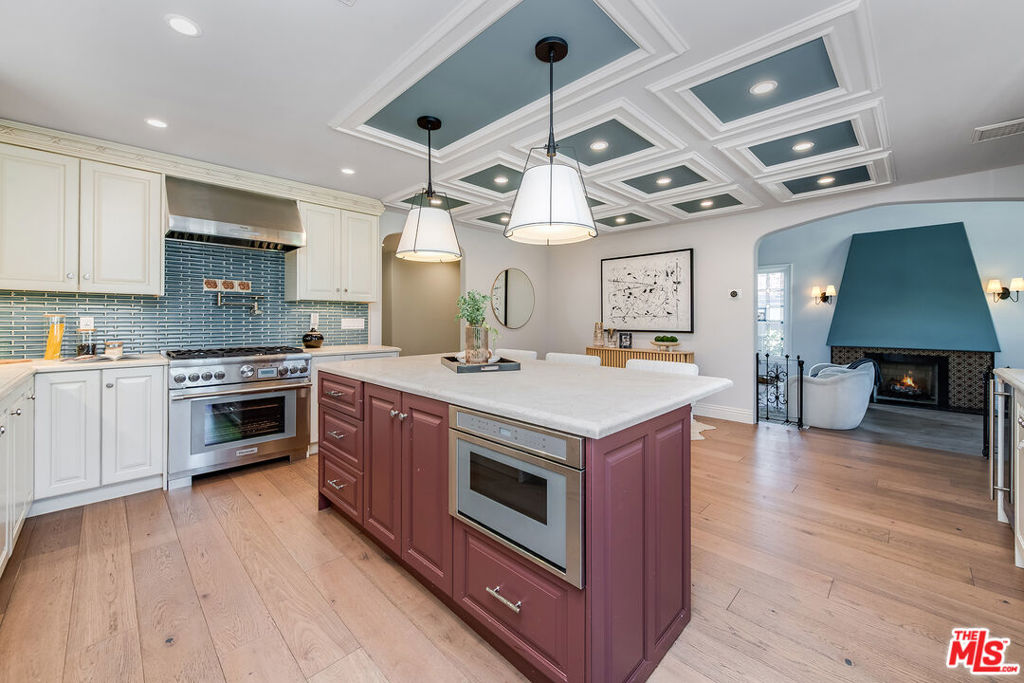 4359 Clybourn Avenue