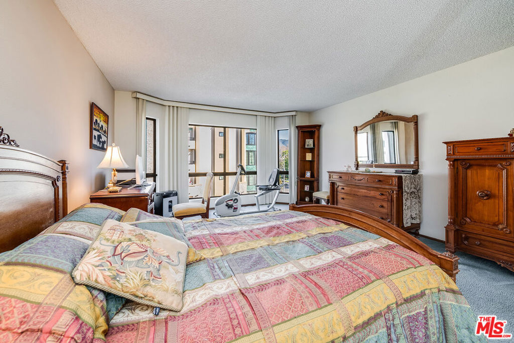 10409 Riverside Drive 203