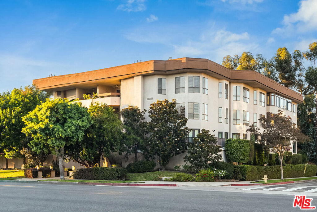 10409 Riverside Drive 203