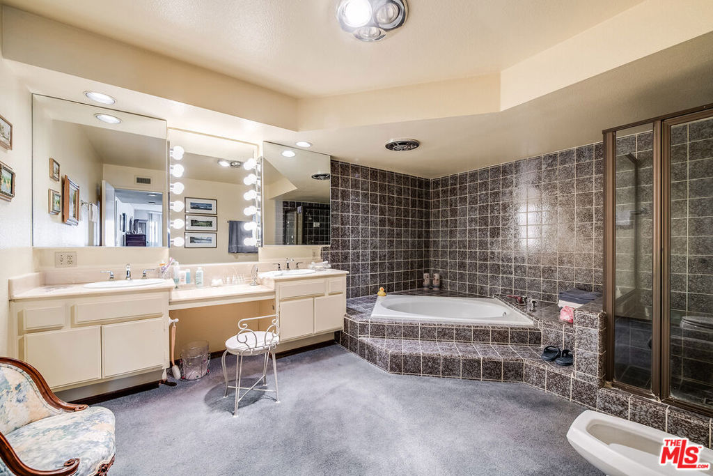 10409 Riverside Drive 203