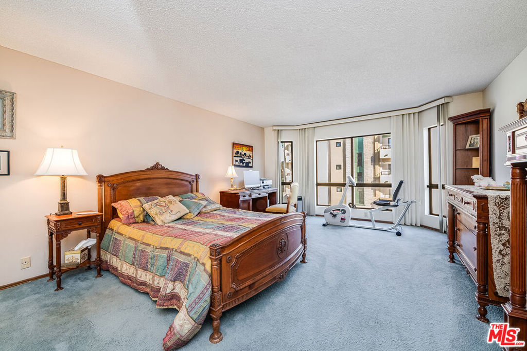 10409 Riverside Drive 203