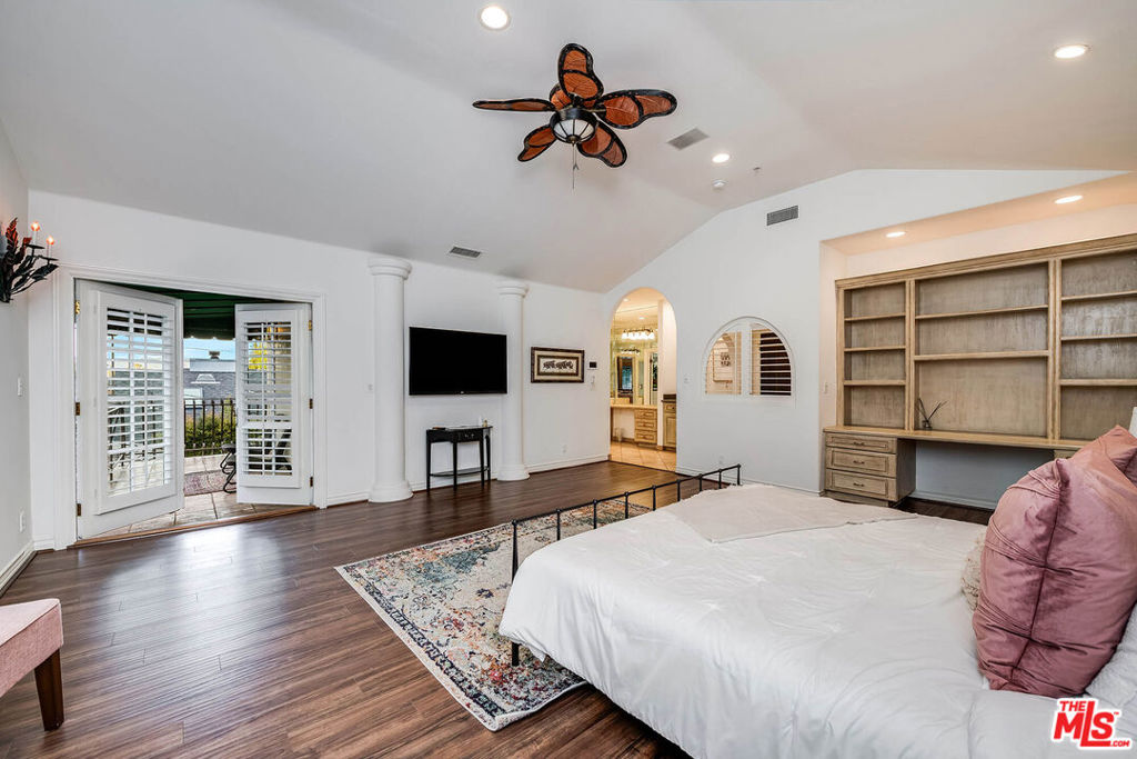 4063 Benedict Canyon Drive