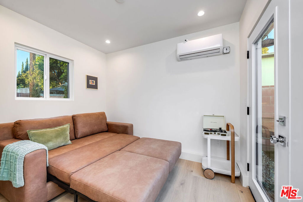 1008 N Catalina Street