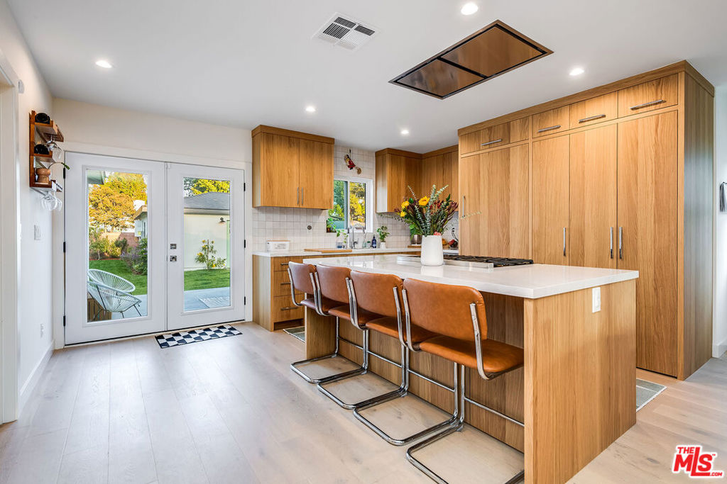 1008 N Catalina Street