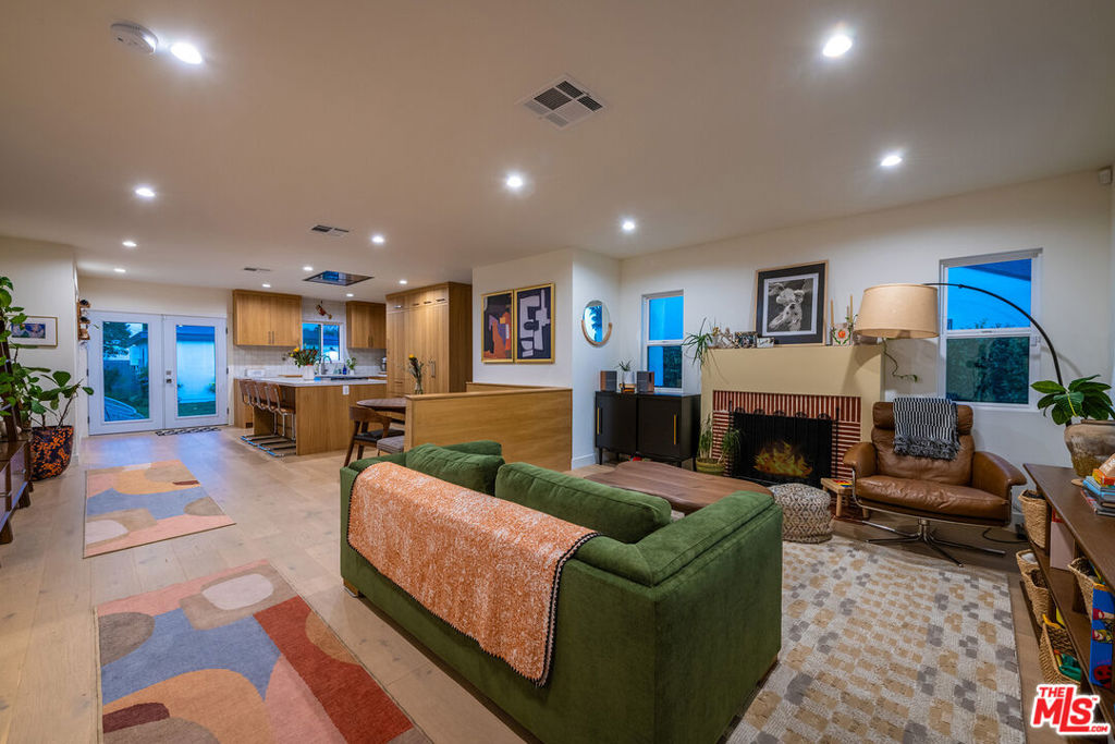 1008 N Catalina Street