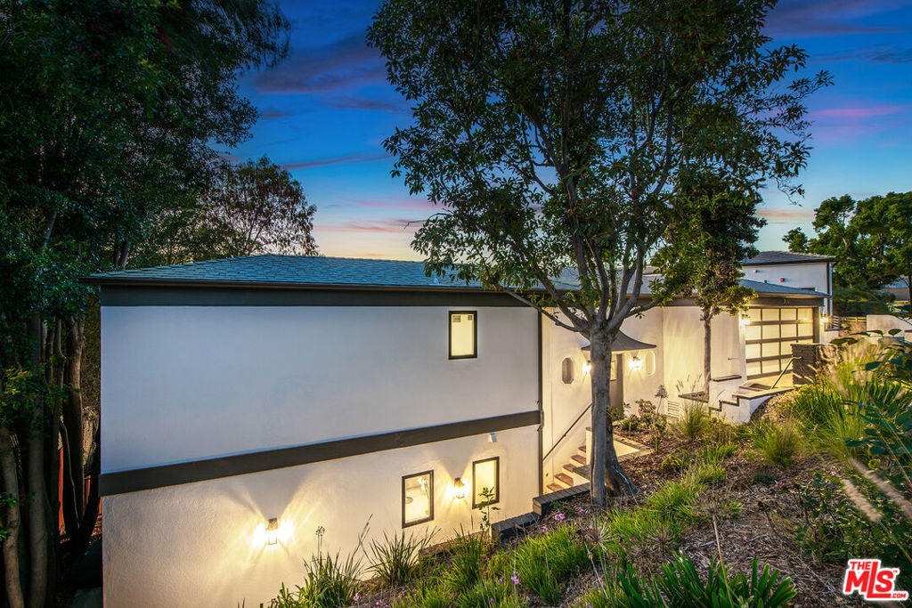 3345 Wonder View Drive