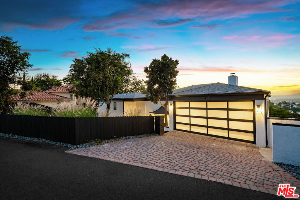 3345 Wonder View Drive