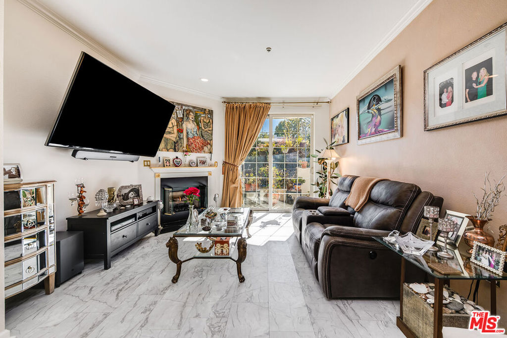 12407 Moorpark Street 106