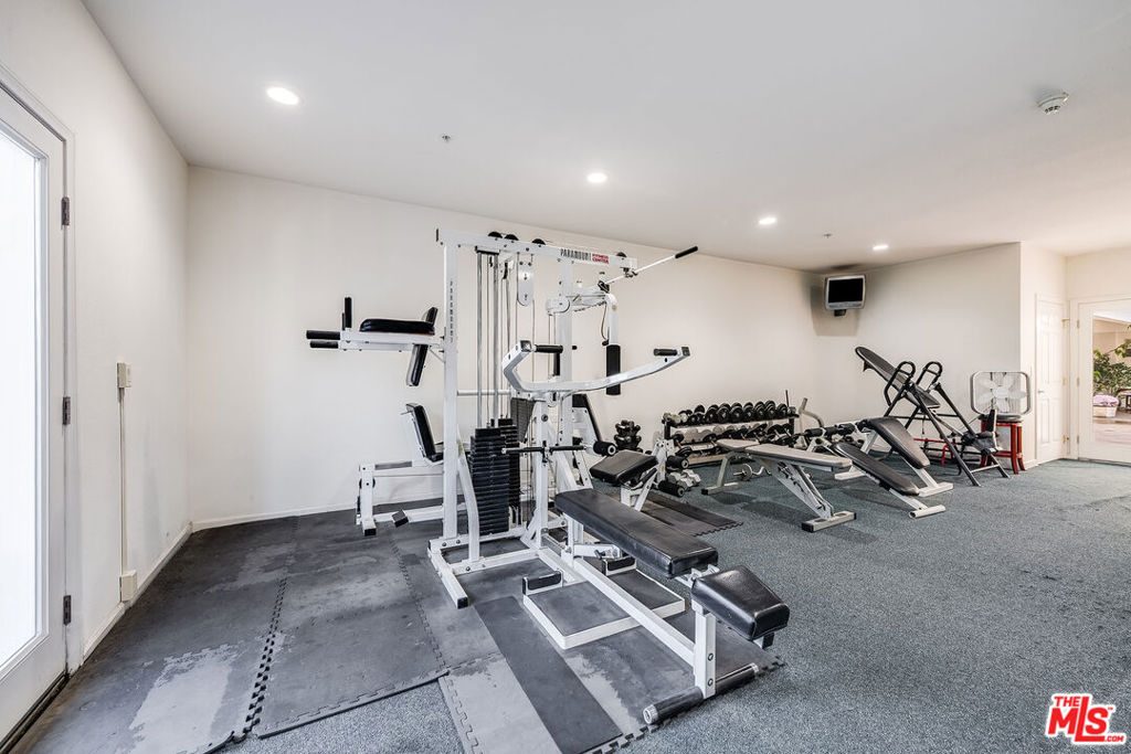 12407 Moorpark Street 106