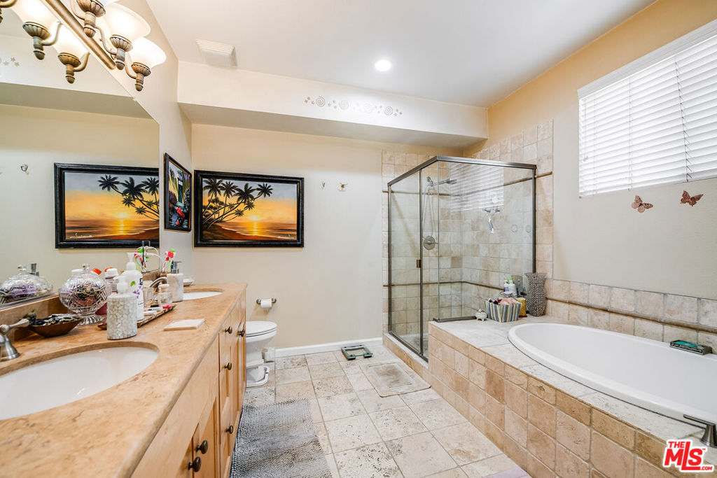 12407 Moorpark Street 106