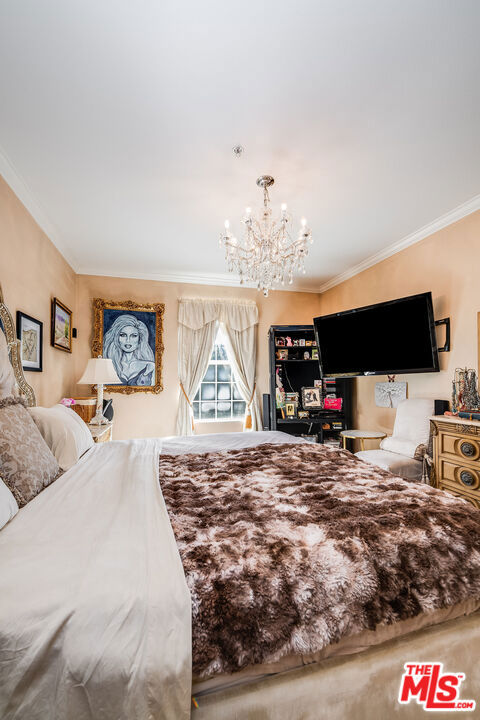 12407 Moorpark Street 106