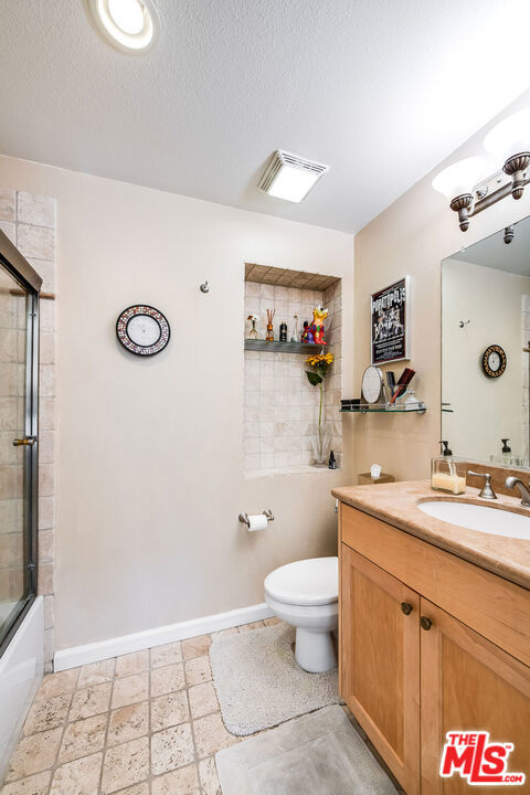 12407 Moorpark Street 106