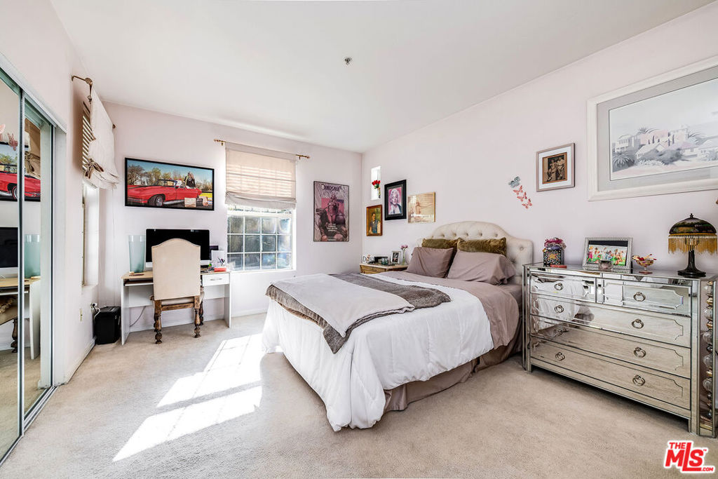 12407 Moorpark Street 106