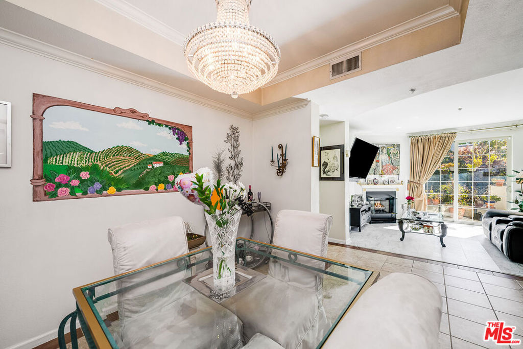 12407 Moorpark Street 106