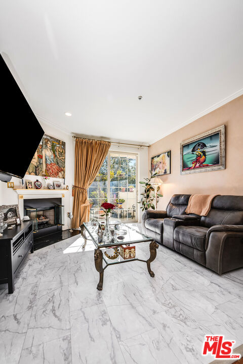 12407 Moorpark Street 106