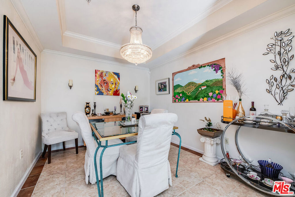 12407 Moorpark Street 106