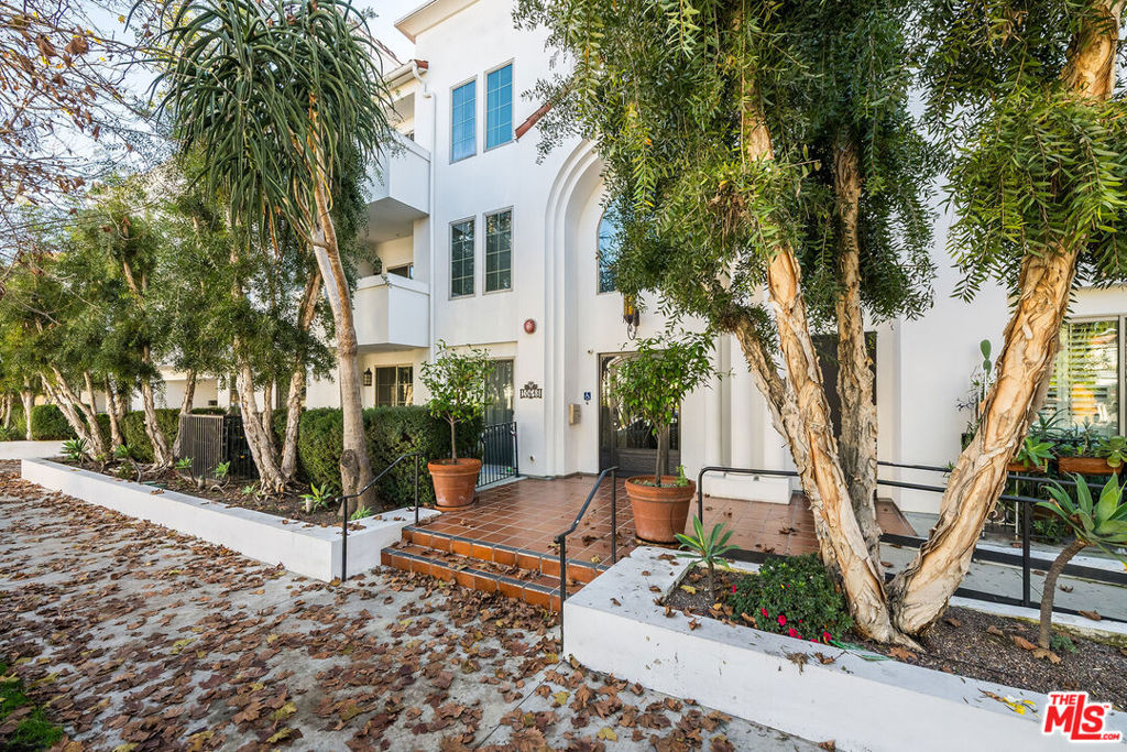 10648 Woodbridge Street 105