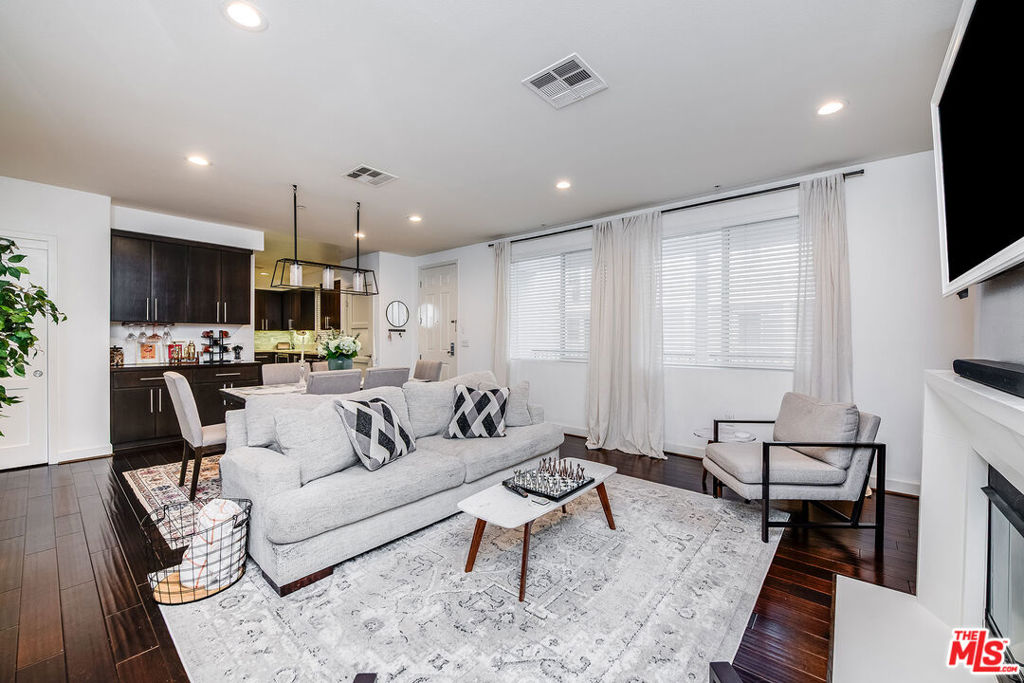 10878 Bloomfield Street 211