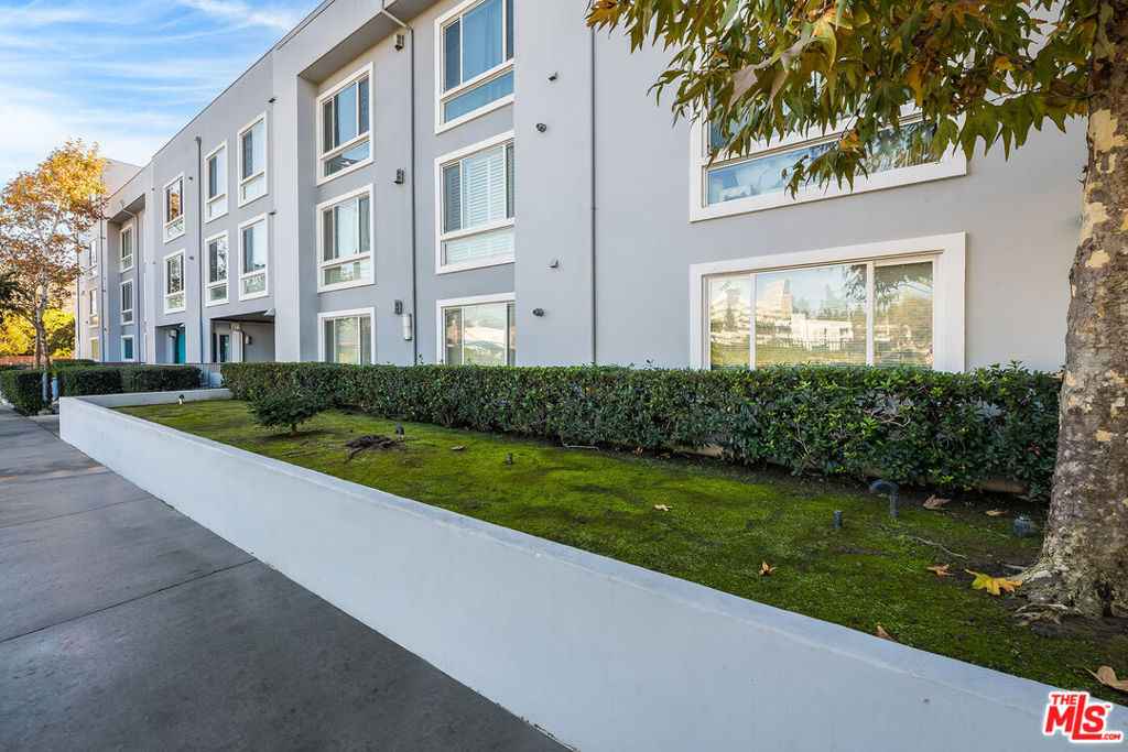 10878 Bloomfield Street 211