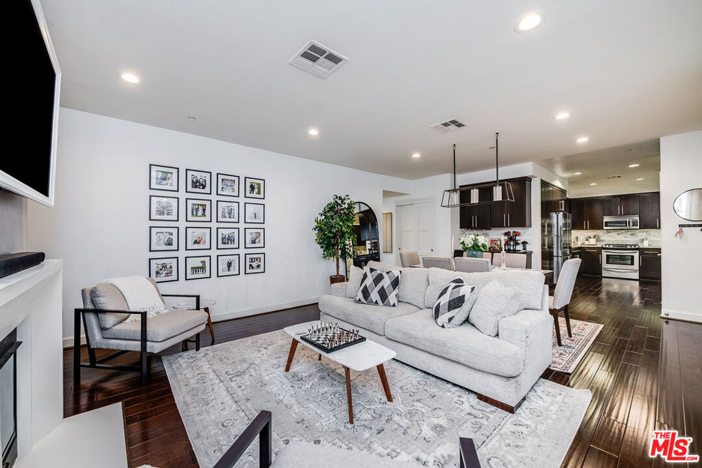 10878 Bloomfield Street 211