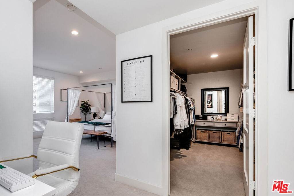 10878 Bloomfield Street 211