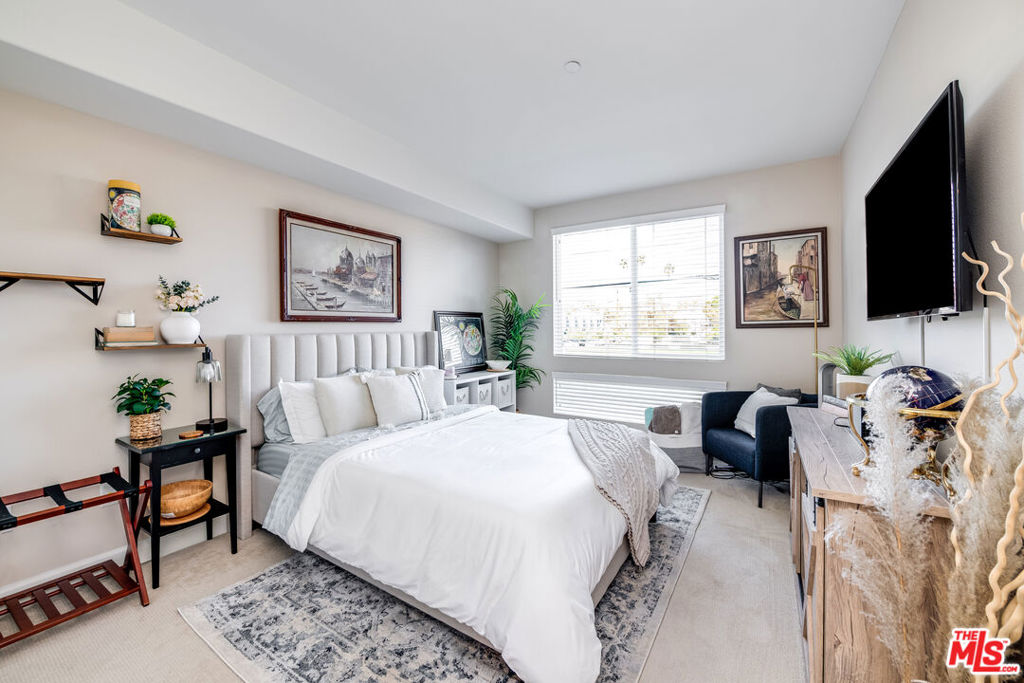 10878 Bloomfield Street 211