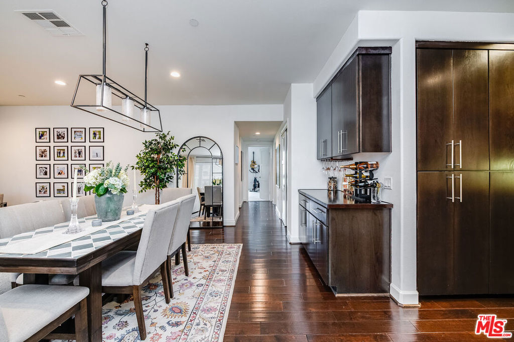 10878 Bloomfield Street 211