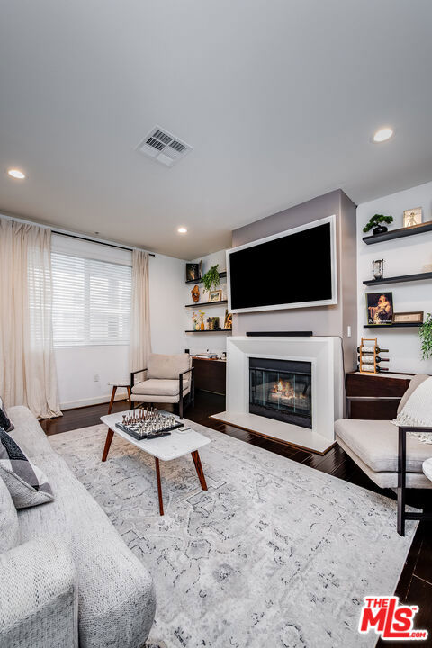 10878 Bloomfield Street 211