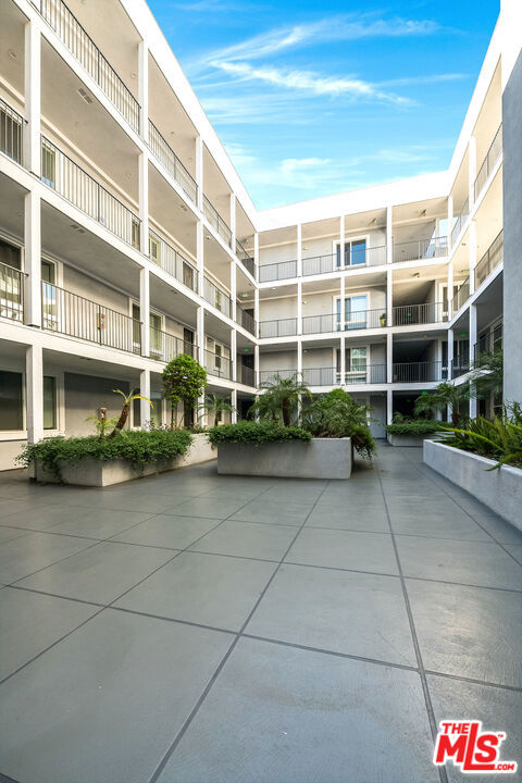 10878 Bloomfield Street 211