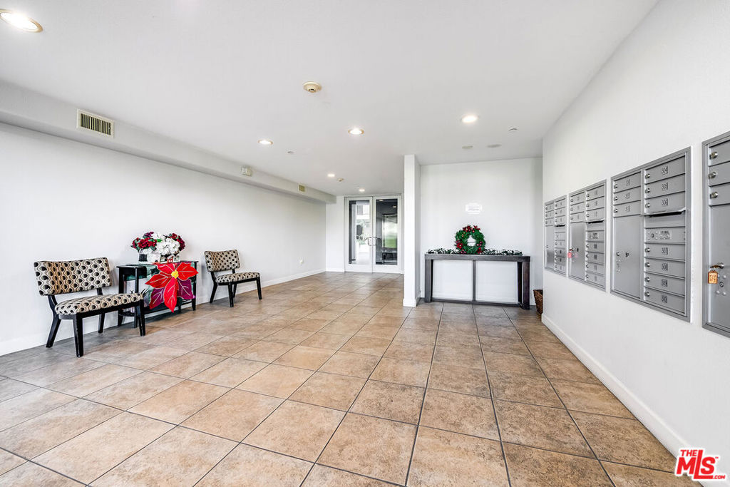 10878 Bloomfield Street 211