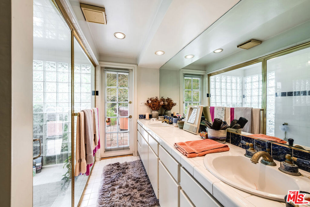 3004 Laurel Canyon Boulevard