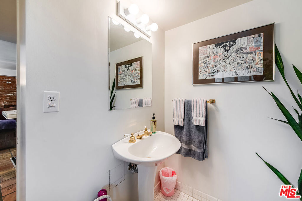 3004 Laurel Canyon Boulevard