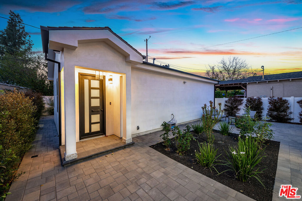 421 N Catalina Street