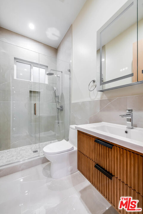 421 N Catalina Street