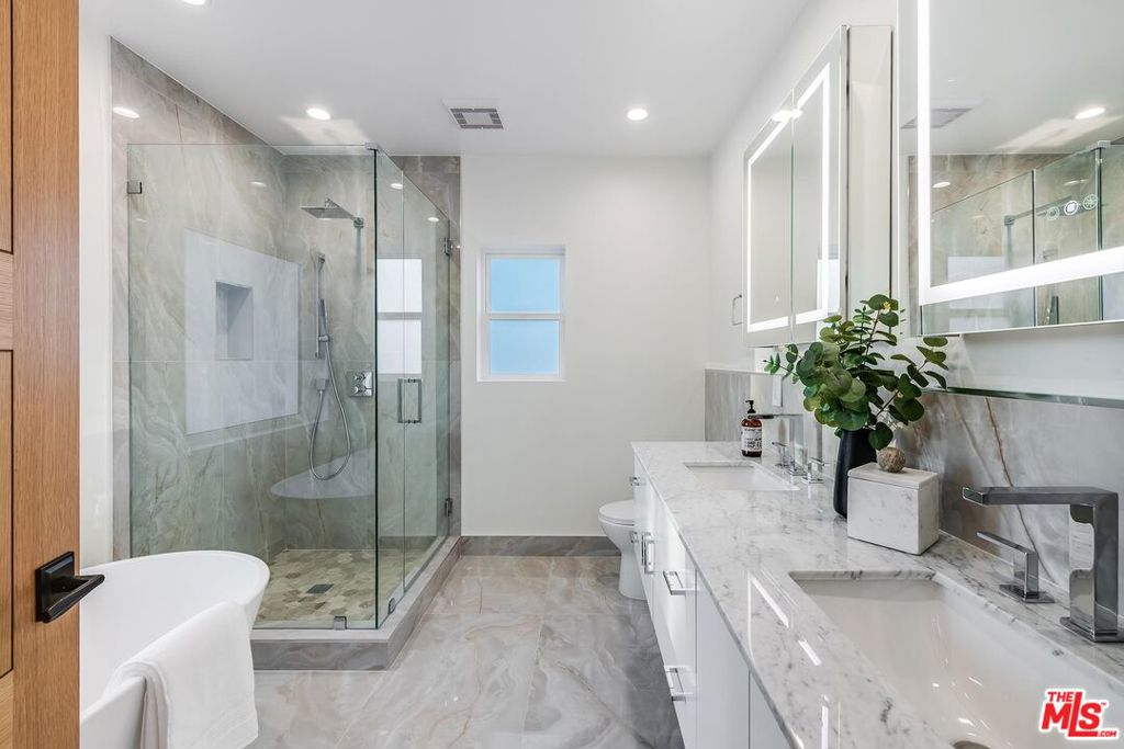 421 N Catalina Street