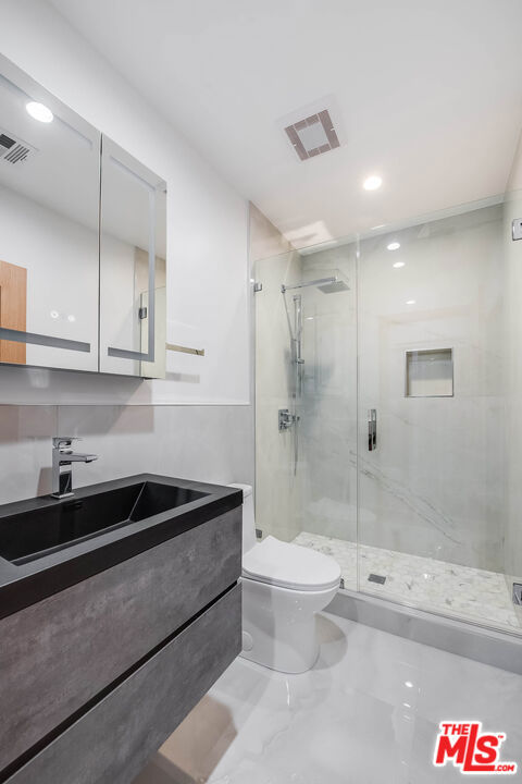 421 N Catalina Street