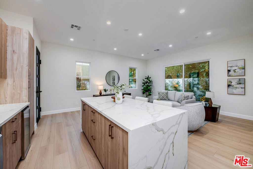 421 N Catalina Street