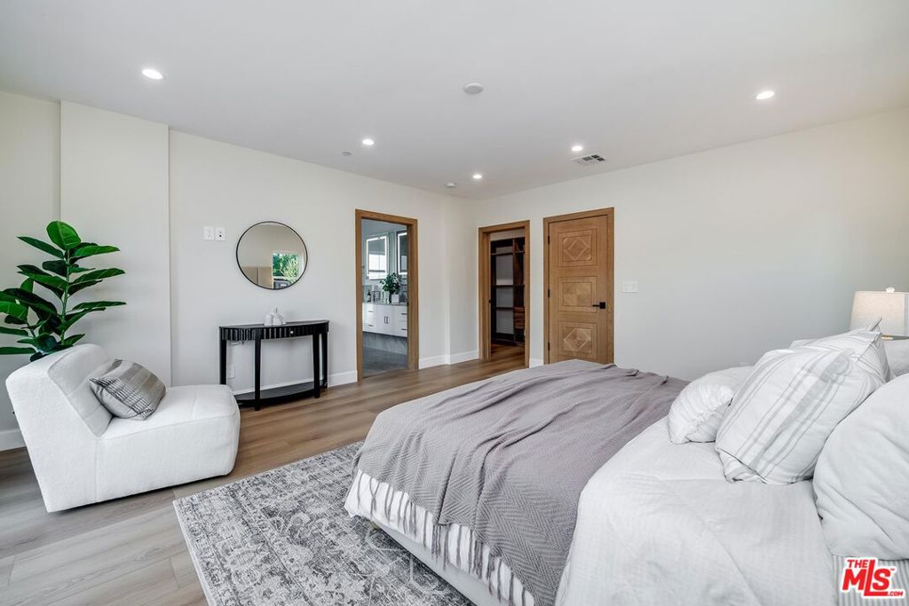 421 N Catalina Street