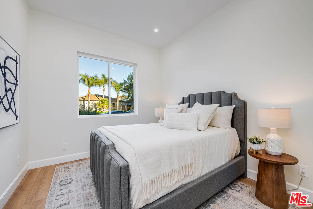 421 N Catalina Street