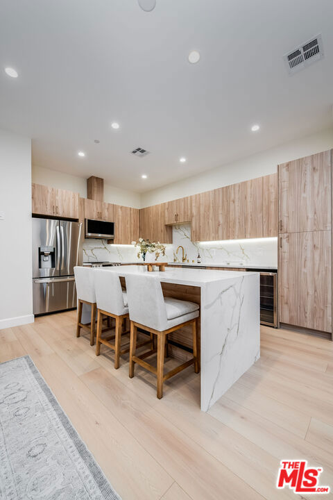 421 N Catalina Street