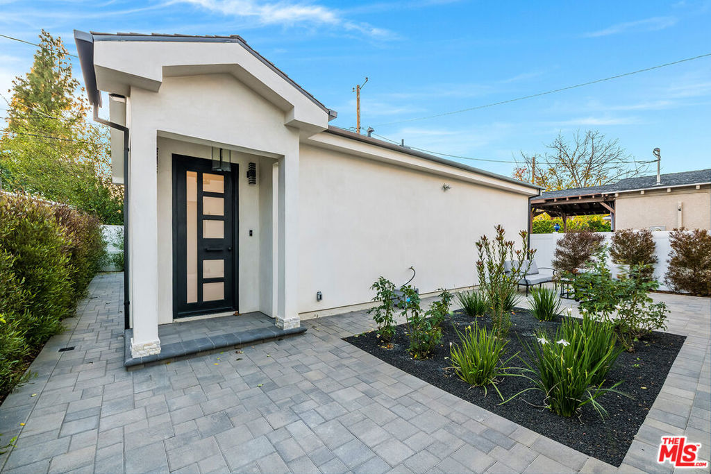 421 N Catalina Street