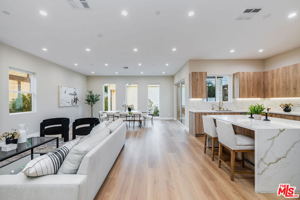 421 N Catalina Street