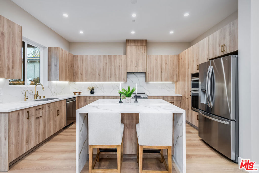 421 N Catalina Street