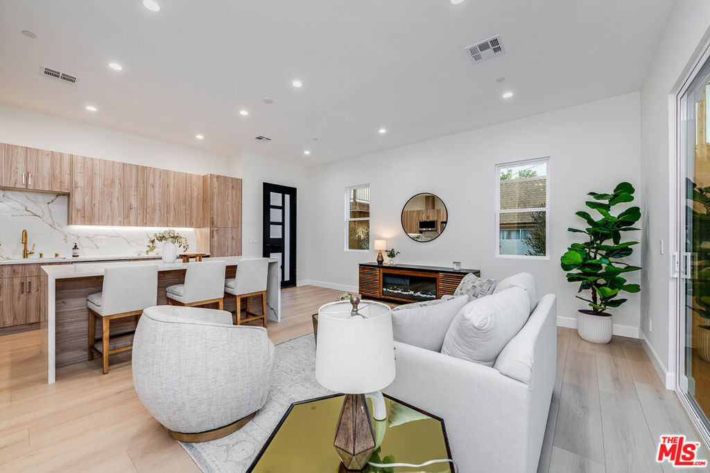 421 N Catalina Street